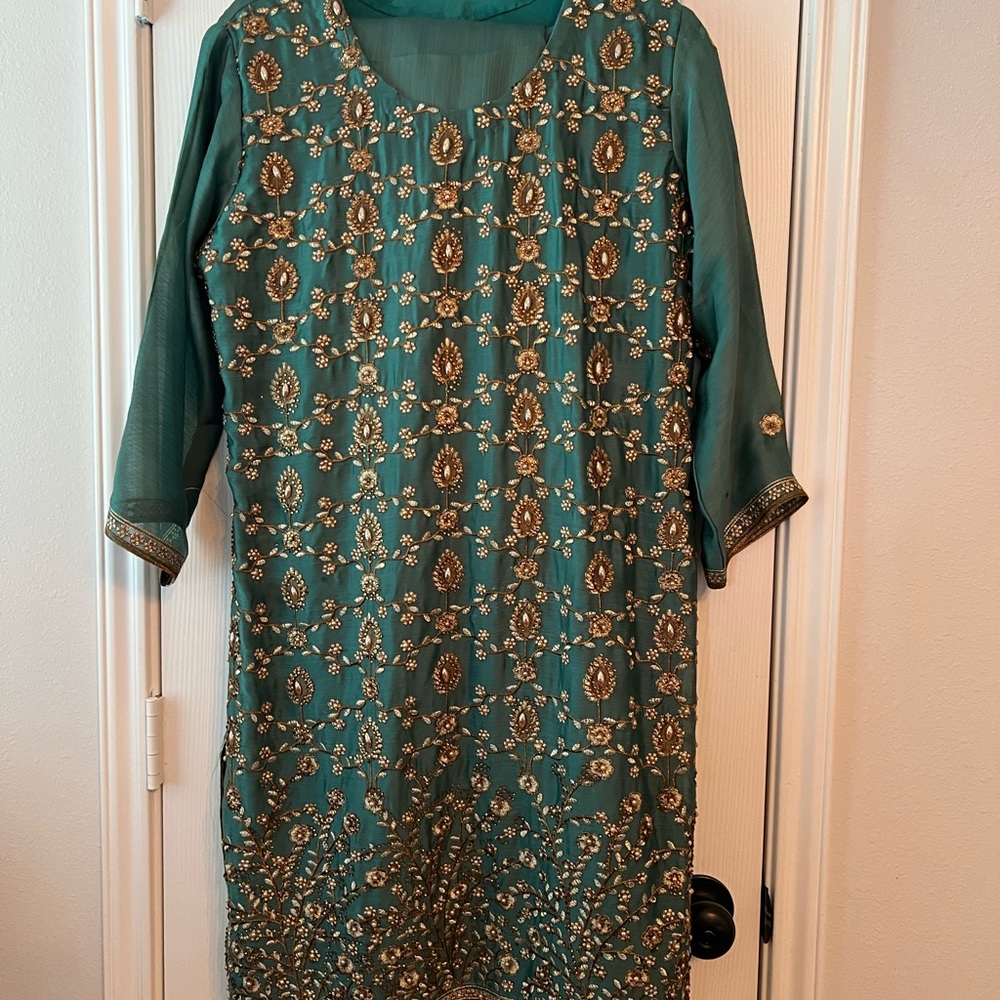 Embellished shalwar Kamees